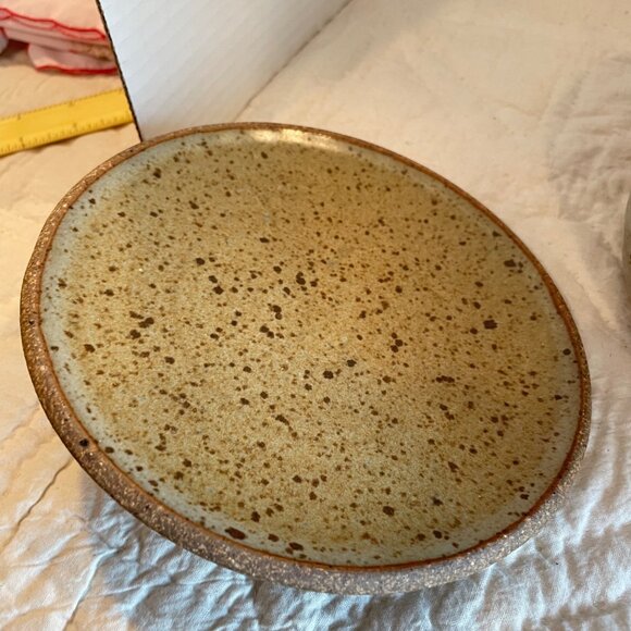 Handcrafted Stoneware Bundt Cake Pan With Lid Speckled Beige & Brown Finish Circ - Picture 7 of 13